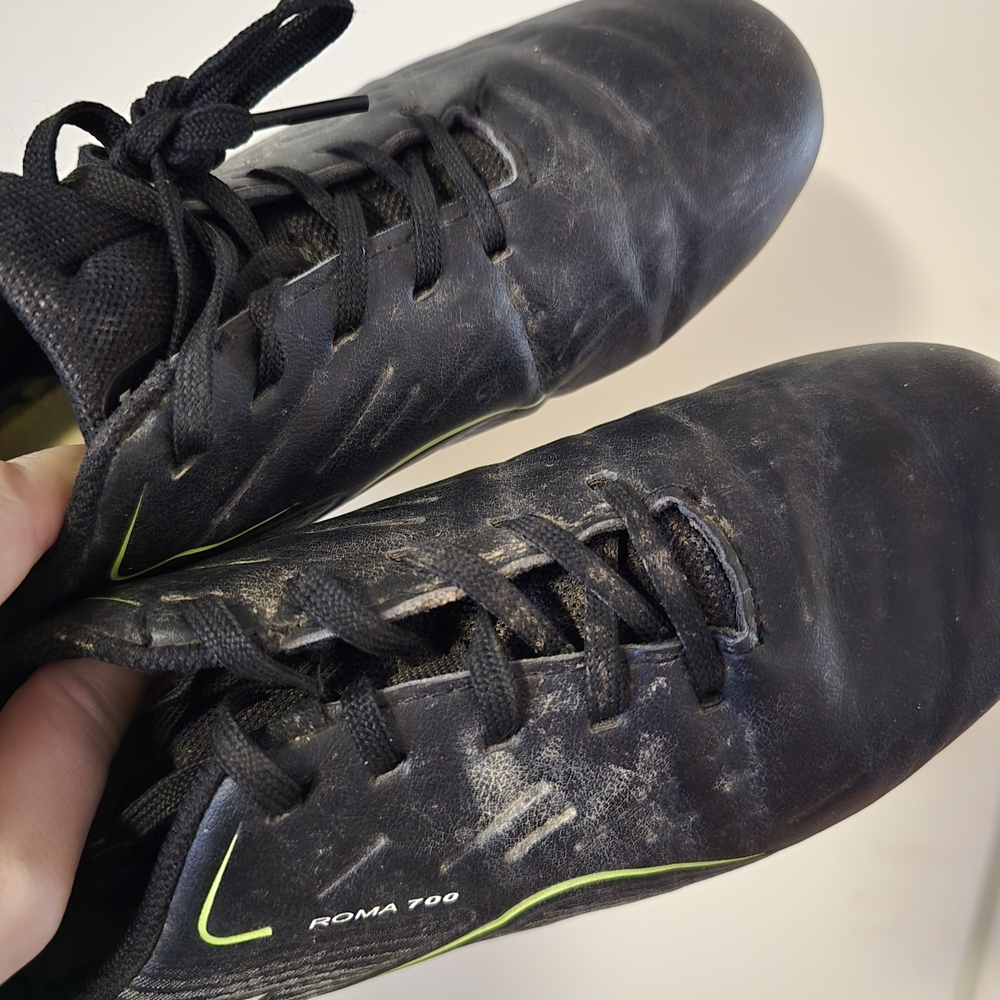 Roma 700 Boy’s Black Cleats